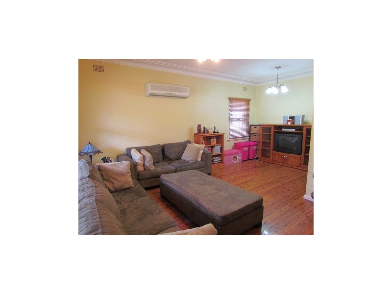 84 Bogalara, Toongabbie NSW 2146