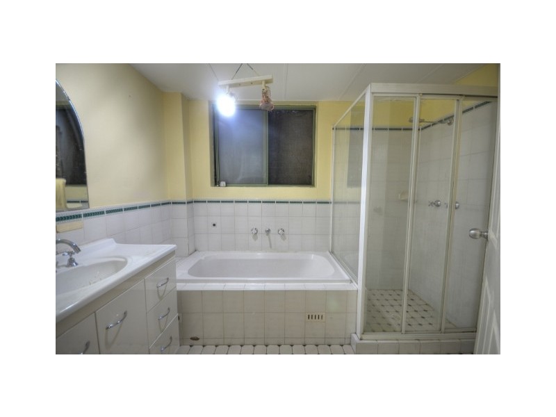 1/237 Targo Road, Toongabbie NSW 2146