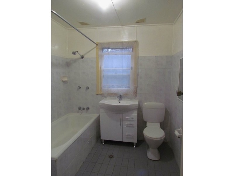 13 Barangaroo Road, Toongabbie NSW 2146