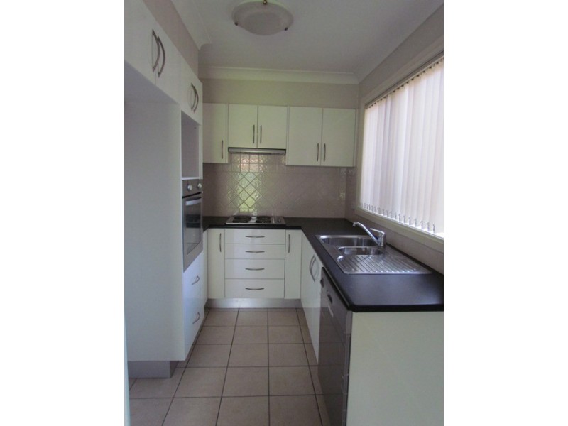 2/16 Pearce Road, Quakers Hill NSW 2763