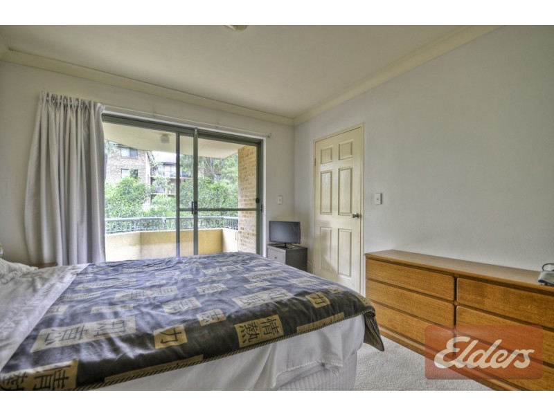 2/235 Targo Road, Toongabbie NSW 2146