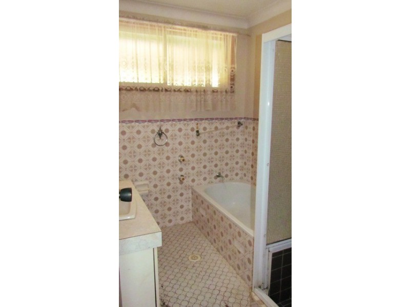 18 Valparaiso Avenue, Toongabbie NSW 2146