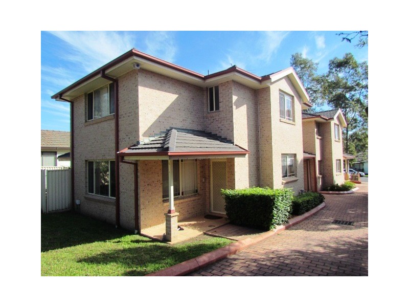 2/7 Wyena Road, Pendle Hill NSW 2145