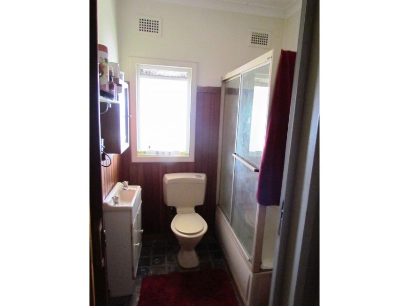 4 Wentworth Avenue, Toongabbie NSW 2146