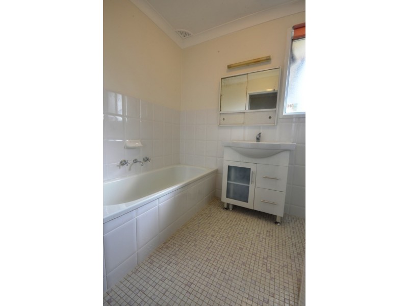 28 Valencia Crescent, Toongabbie NSW 2146