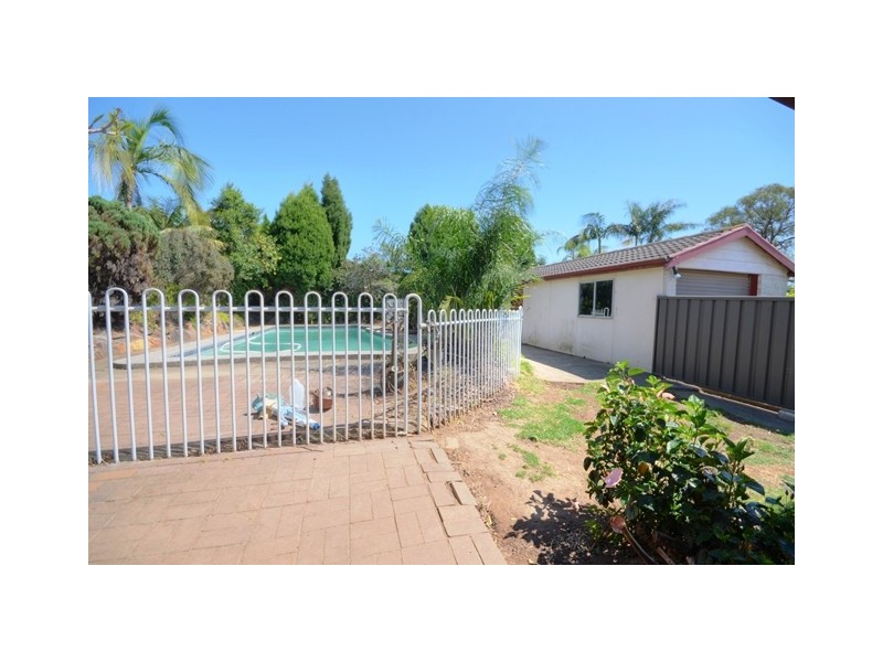 18 Valparaiso Avenue, Toongabbie NSW 2146
