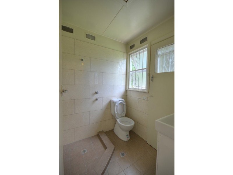 16 Station Road, Toongabbie NSW 2146