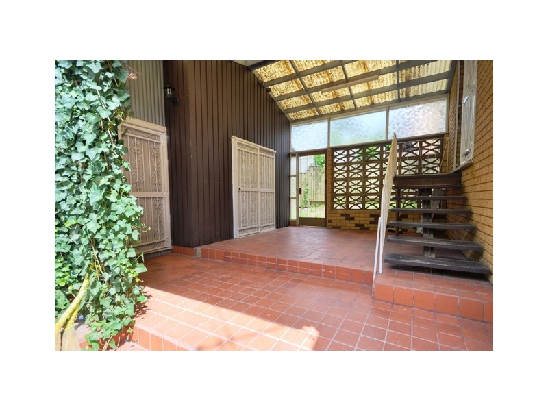 16 Station Rd, Toongabbie NSW 2146