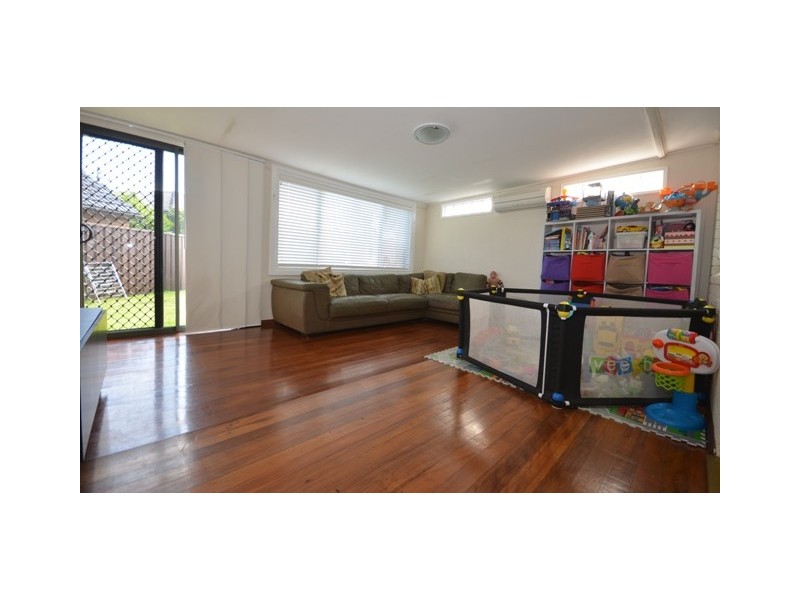 5 Memphis Crescent, Toongabbie NSW 2146