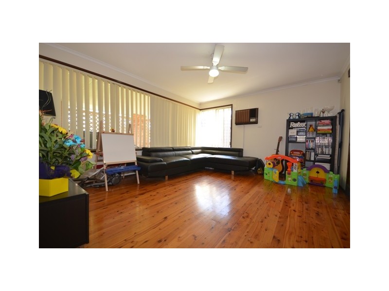 5 Memphis Crescent, Toongabbie NSW 2146