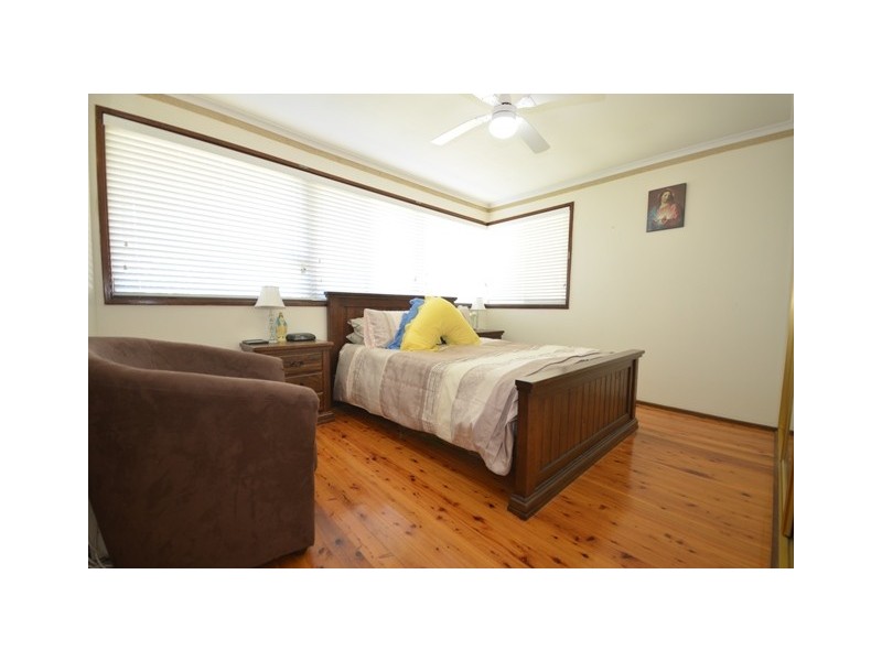 5 Memphis Crescent, Toongabbie NSW 2146
