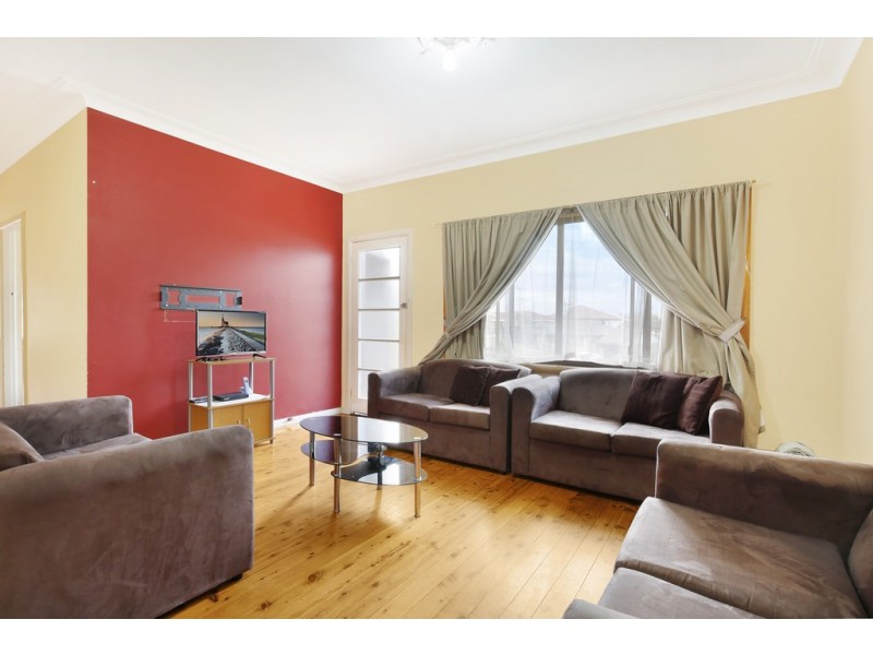 4 Ranchby Avenue, Lake Heights NSW 2502