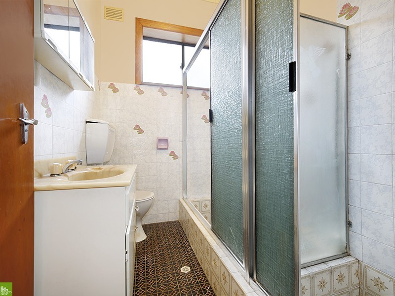 3 Rickard Road, Unanderra NSW 2526