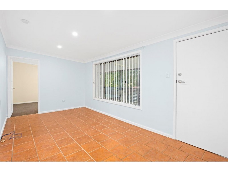 18 Beveles Avenue, Unanderra NSW 2526