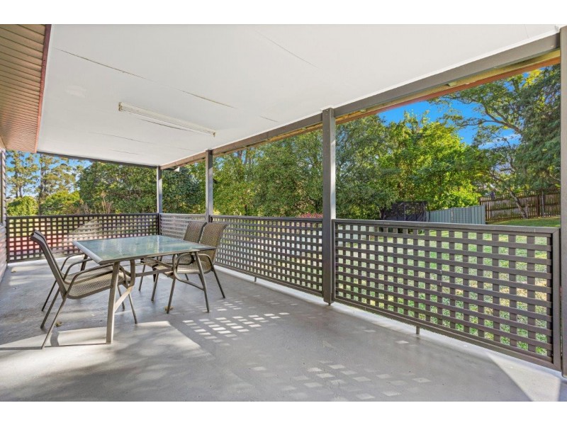 18 Beveles Avenue, Unanderra NSW 2526