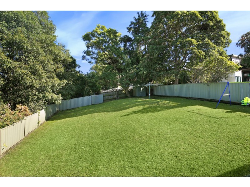 18 Beveles Avenue, Unanderra NSW 2526