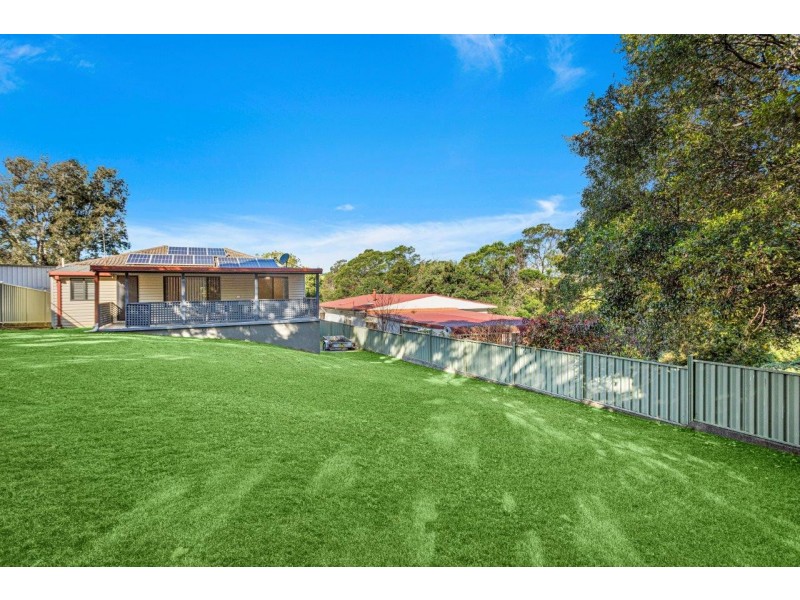 18 Beveles Avenue, Unanderra NSW 2526