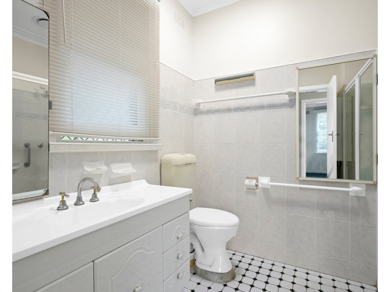 28 Mckenzie Avenue, Wollongong NSW 2500