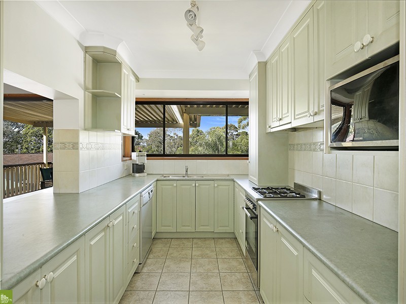 1 Coral Crescent, Unanderra NSW 2526