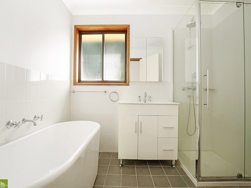 1 Coral Crescent, Unanderra NSW 2526