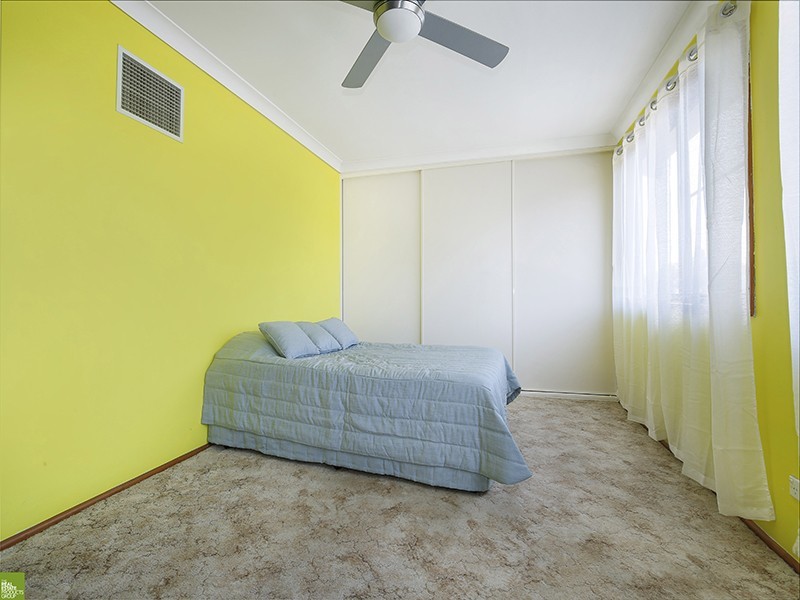 1 Coral Crescent, Unanderra NSW 2526
