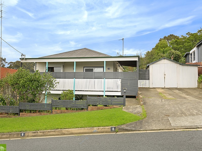 8 Beresford Street, Coniston NSW 2500