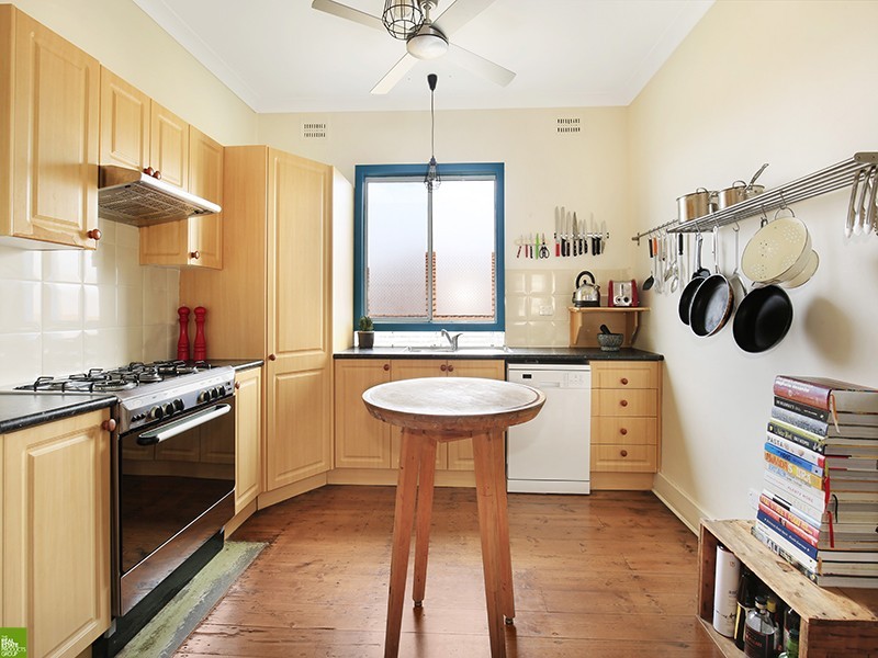 8 Beresford Street, Coniston NSW 2500