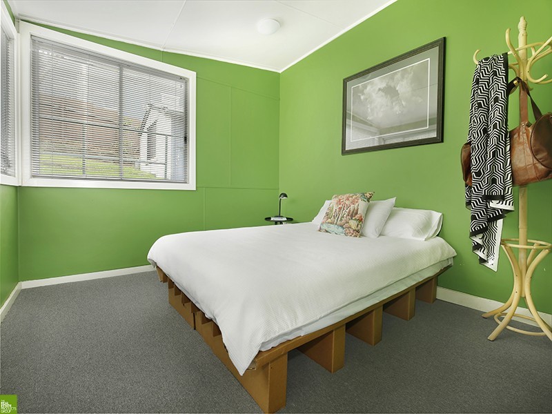 8 Beresford Street, Coniston NSW 2500