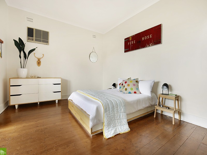 8 Beresford Street, Coniston NSW 2500