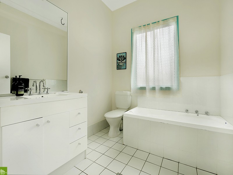 8 Beresford Street, Coniston NSW 2500