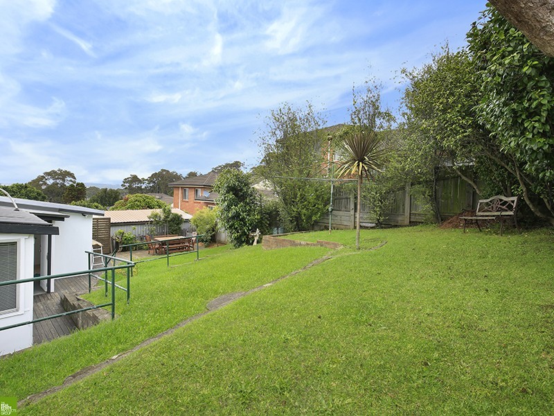 8 Beresford Street, Coniston NSW 2500