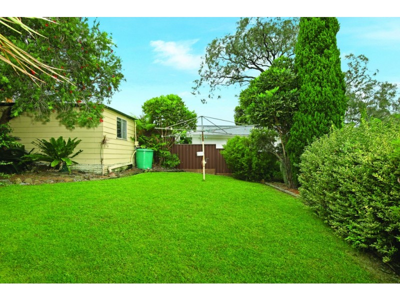 53 Staff Road, Unanderra NSW 2526
