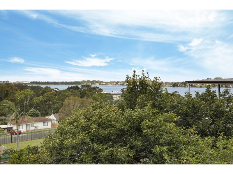 21 St Cloud Crescent, Lake Heights NSW 2502