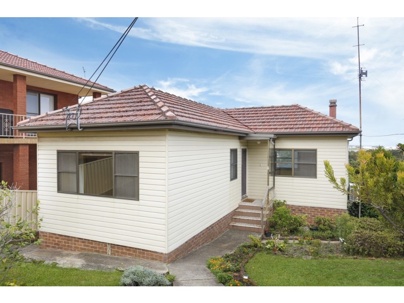 21 St Cloud Crescent, Lake Heights NSW 2502