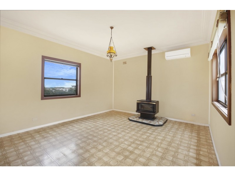 21 St Cloud Crescent, Lake Heights NSW 2502