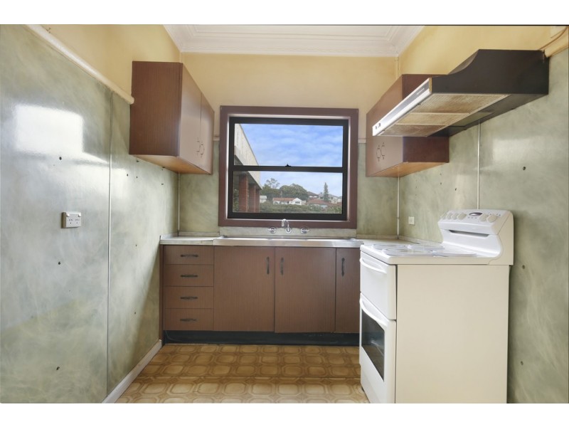 21 St Cloud Crescent, Lake Heights NSW 2502