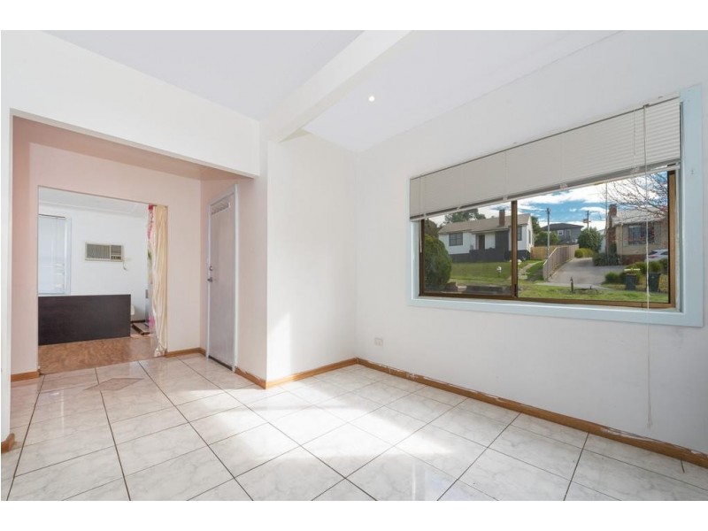 31 Tresnan Street, Unanderra NSW 2526