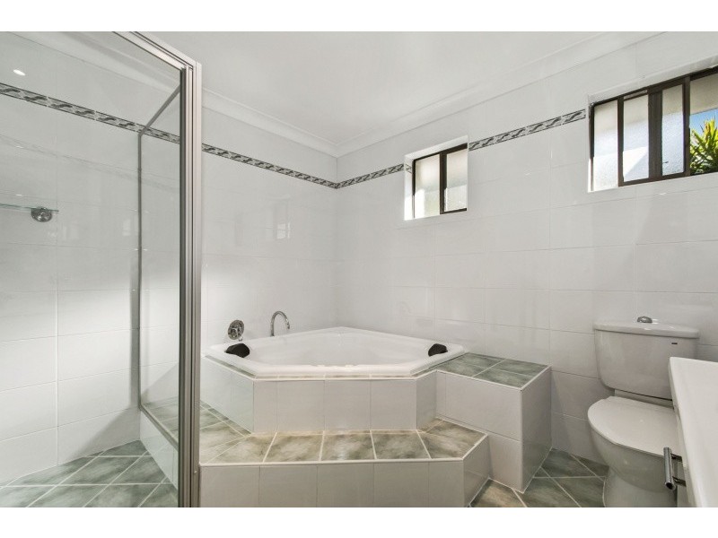 4 Poplar Avenue, Unanderra NSW 2526