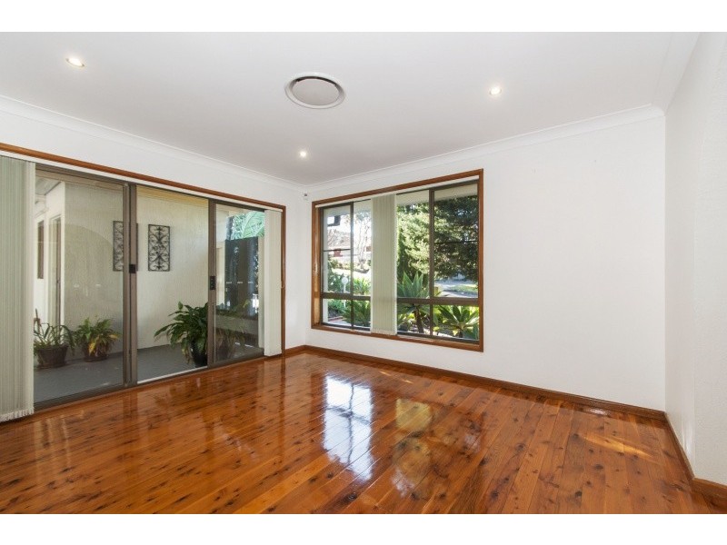 4 Poplar Avenue, Unanderra NSW 2526