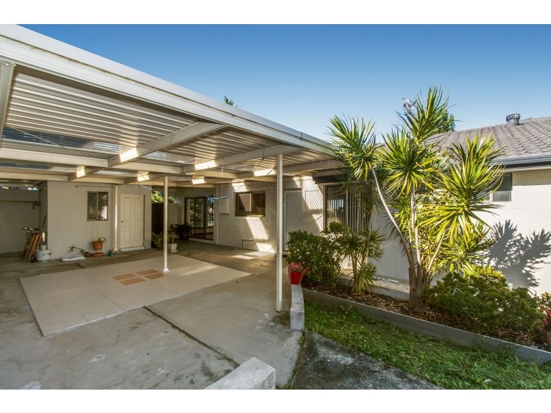 4 Poplar Avenue, Unanderra NSW 2526