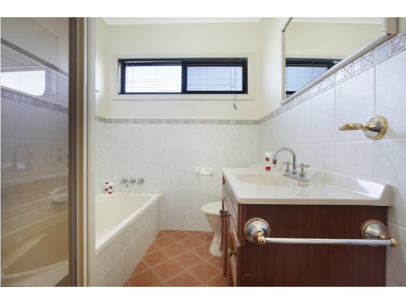 3 Centenary Road, Albion Park NSW 2527