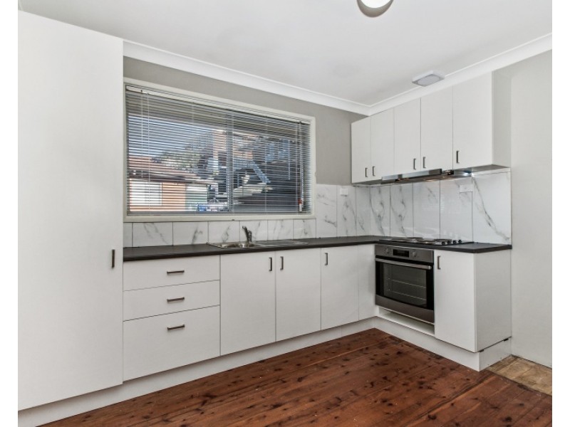 2/3 Moore Place, Warrawong NSW 2502