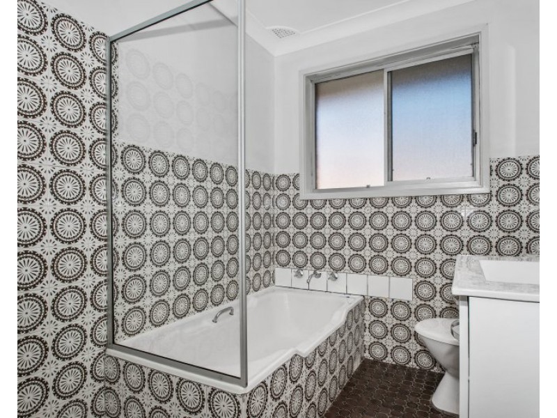 2/3 Moore Place, Warrawong NSW 2502