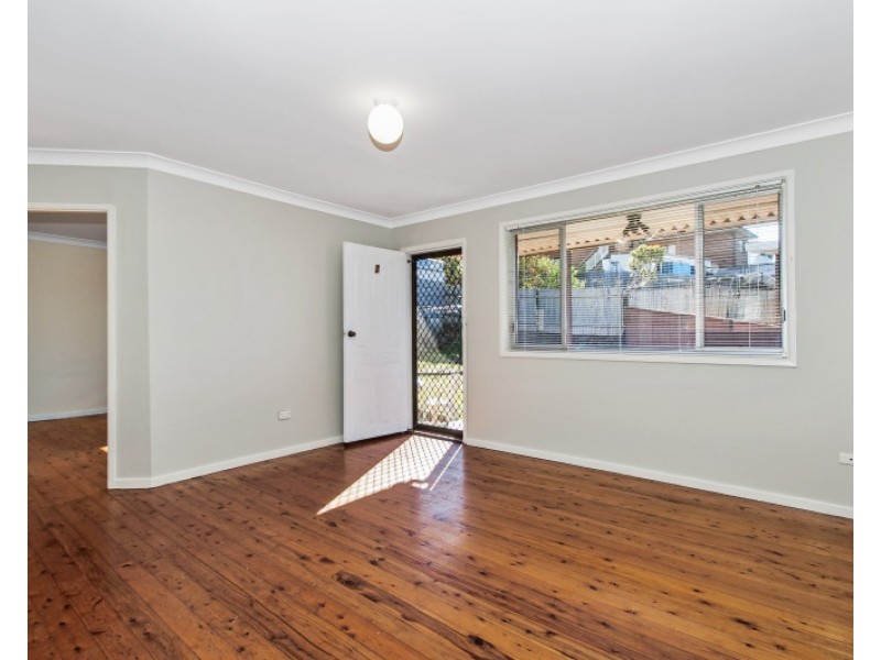 2/3 Moore Place, Warrawong NSW 2502