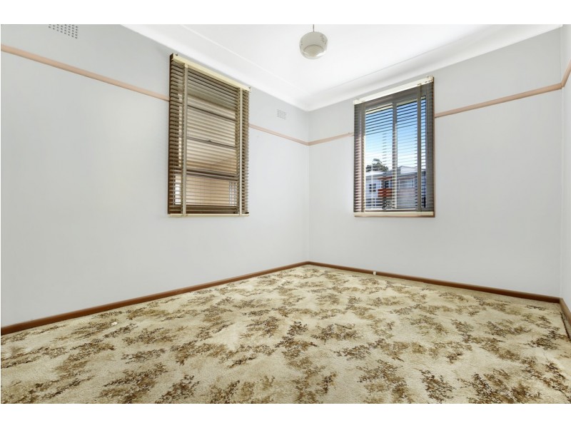 9 Graham Street, Unanderra NSW 2526