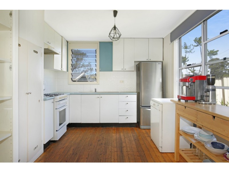 2 Stratford Road, Unanderra NSW 2526