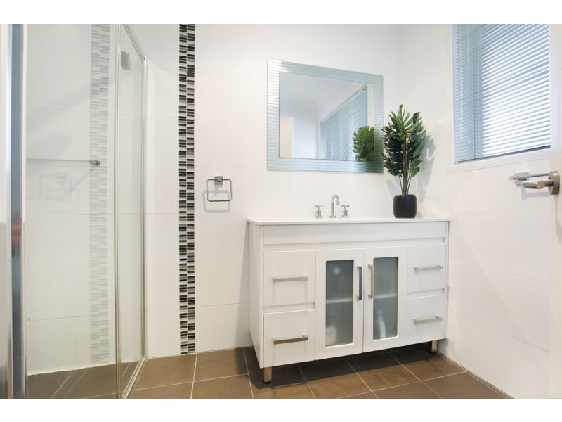 28 Poplar Avenue, Unanderra NSW 2526