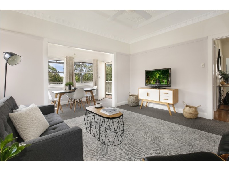 4 Phillips Avenue, West Wollongong NSW 2500