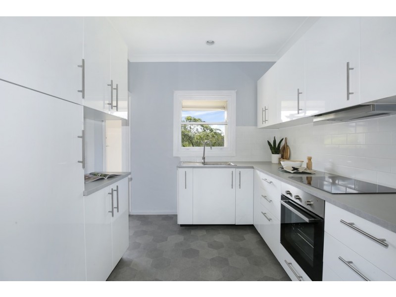 4 Phillips Avenue, West Wollongong NSW 2500