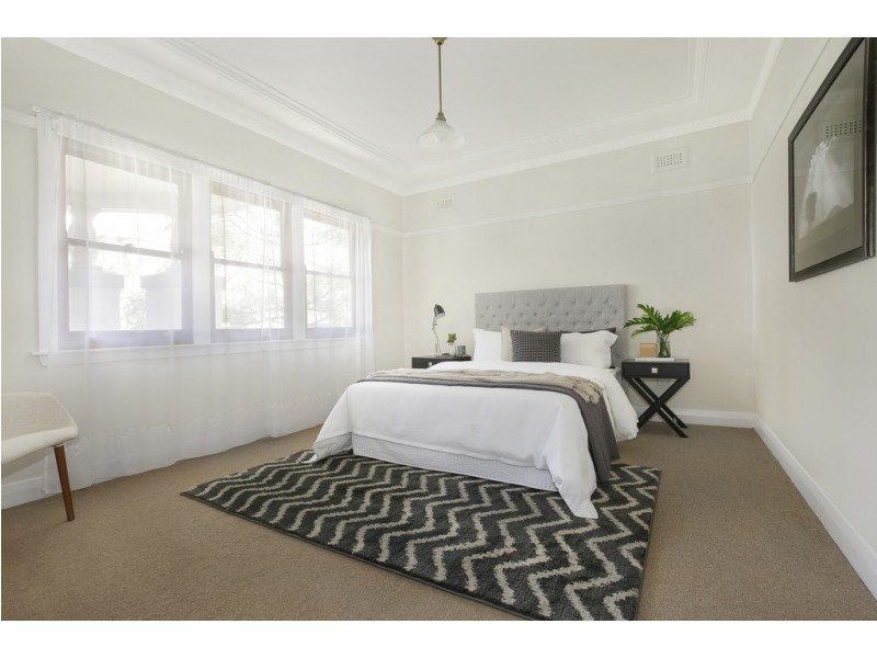 4 Phillips Avenue, West Wollongong NSW 2500